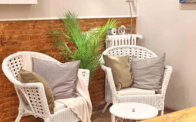 Hostal Orleans - photo 4