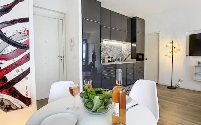 Nestor&Jeeves - REINE MARIE TERRASSE - Central - Very close sea - Top floor - photo 4