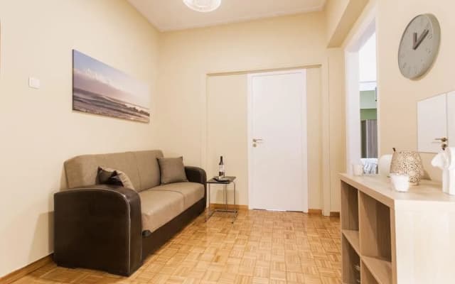 Big Central Metro Station Apartment 2 - photo 2