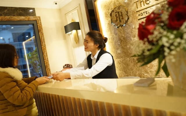 The Confetti Hotel - photo 5