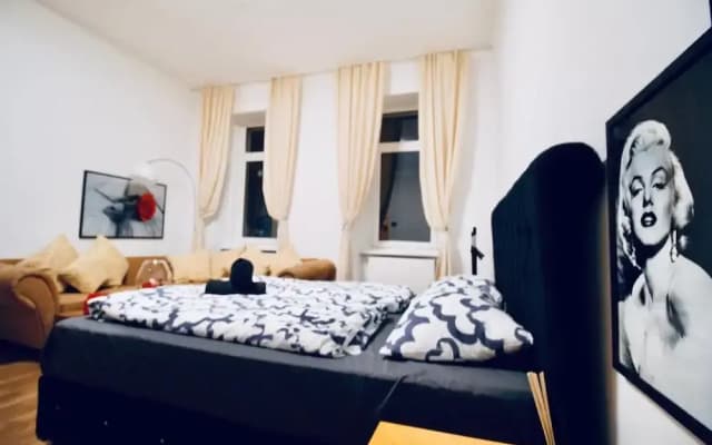 Cozy 2BR Apartment Near Augarten - photo 3