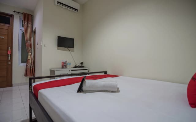 RedDoorz Plus near Semanggi - photo 4