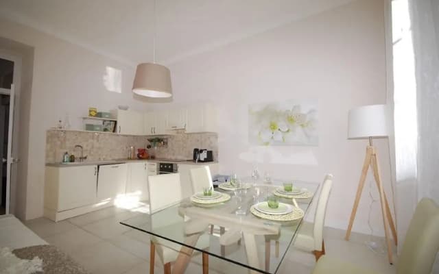 Enticing Apartment in Nice With Balcony - photo 2