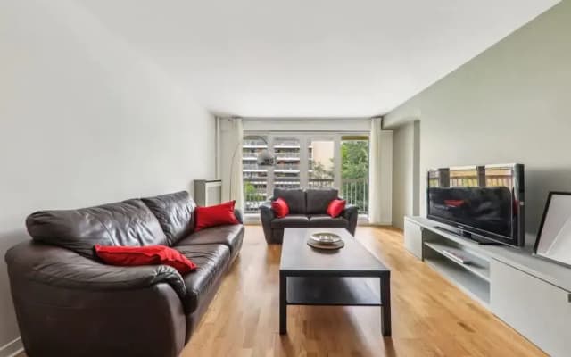 Spacious Apartment With Balcony -11th- Mobility le - photo 5