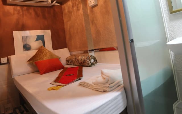 Temple Street Hotel - photo 4