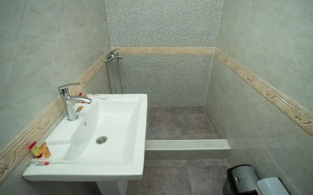 Ninth Floor Hotel - photo 2