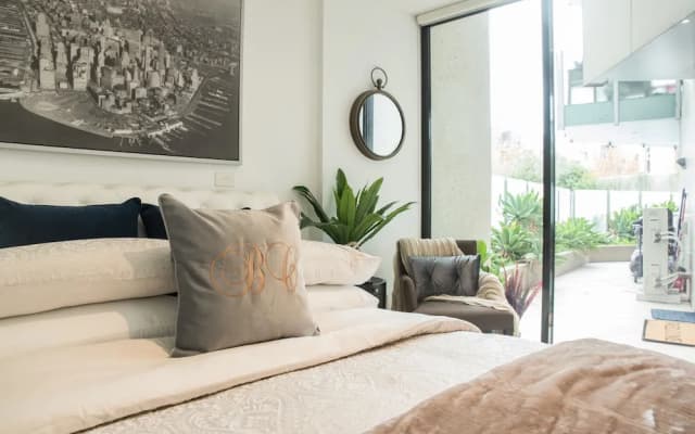 Richmond Oasis Apartments - photo 2