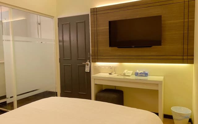 iStay Hotel - photo 3