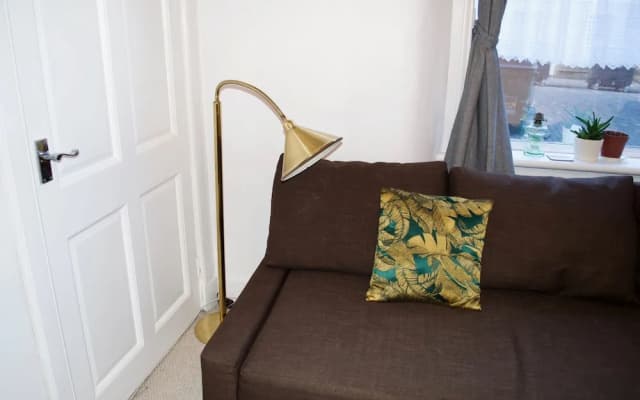 Ground Floor 1 Bedroom Flat - photo 3