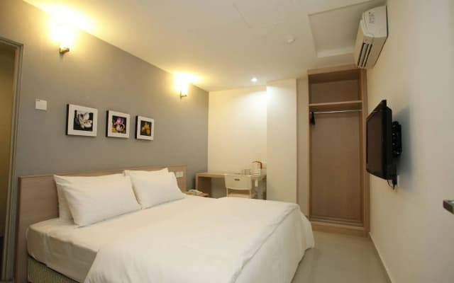 Iris Garden Hotel - photo 4