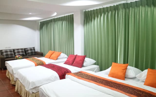 OYO 410 Diamond Boutique Hostel - photo 3