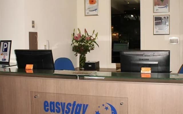 Easystay Studio Apartments - photo 2