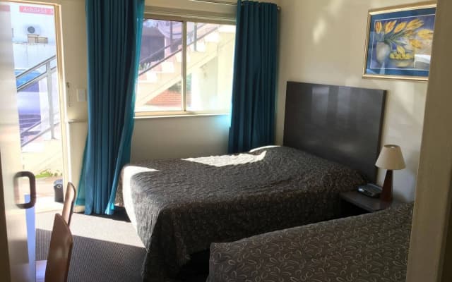 Westside Motor Inn - photo 5