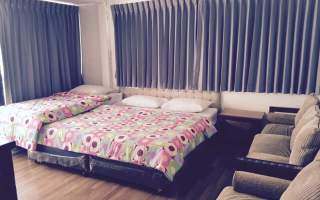 Nine Place Sukhumvit 40 - Hostel - photo 4