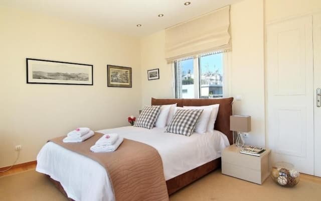 Stylish studio loft with Superb balcony - photo 2