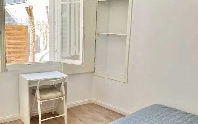 Quiet Flat With Outdoor Space in Central Athens - photo 4