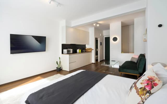 Athens' Best Location- Stunning & Spacious Studio - photo 3
