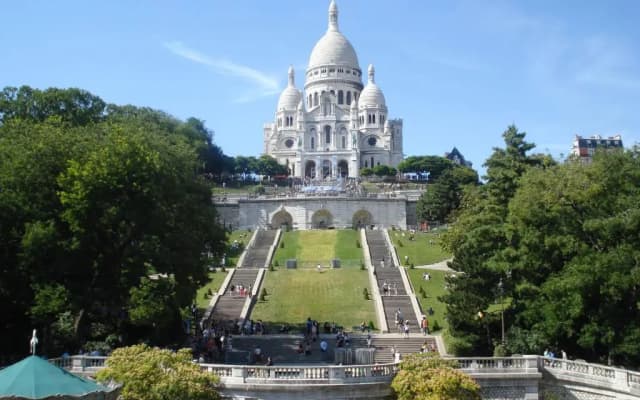 Abbesses Montmartre Apartment - photo 3