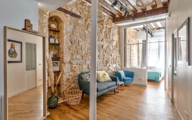 New Stunning 4 Bdrs Apt, With AC – Le Marais - photo 2
