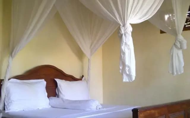 Romeo Beachfront Bungalow - photo 3