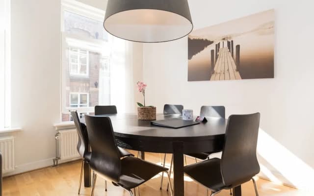 Elegant City Apartment - photo 5