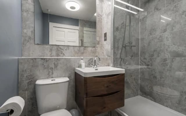 The St Patrick Square Residence No. 2 - photo 2