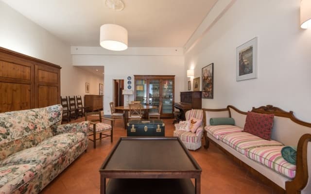 Pitti Large Apartment With Balcony - photo 5