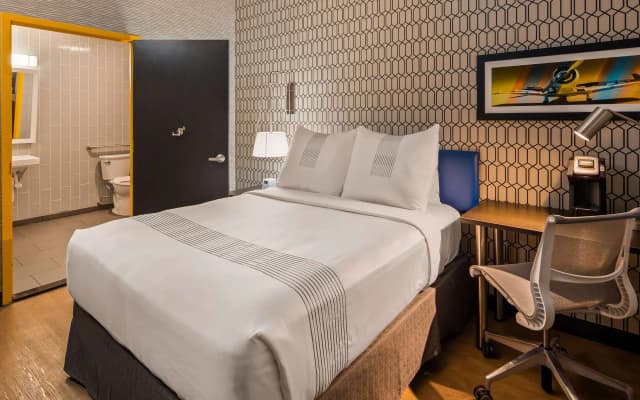 GLō Best Western Brooklyn NYC - photo 4