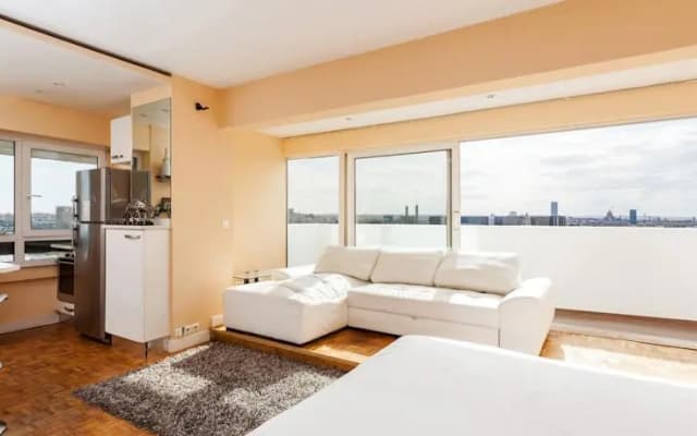 Top Floor 1 Bedroom Apartment Near Gare de Lyon - photo 3