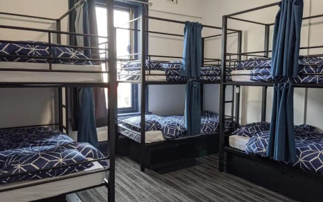 Queen Victoria Hostel - photo 4