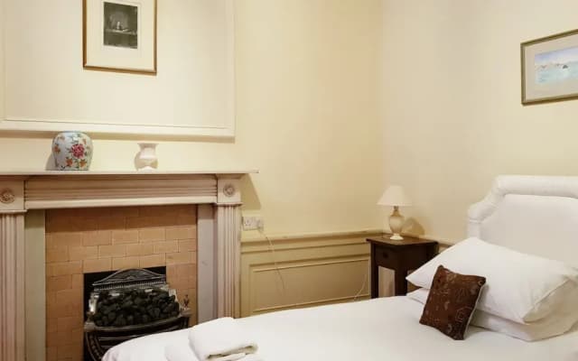 Classy Historic Edinburgh Apartment - photo 5