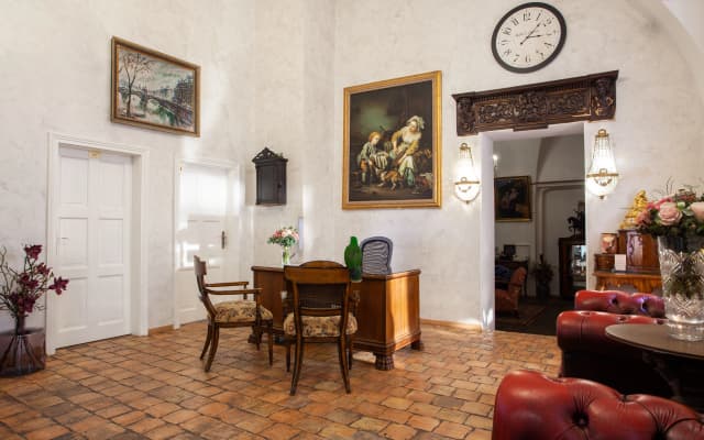 Little King Hotel U Malvaze - photo 2