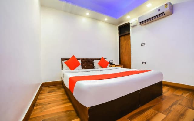 OYO Flagship 70121 Savera Inn - photo 3