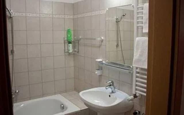 Far Home Budapest - photo 5