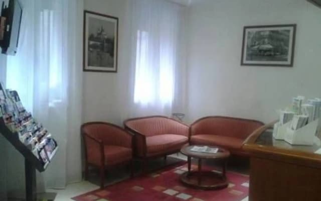 Hotel Lilas Gambetta - photo 4