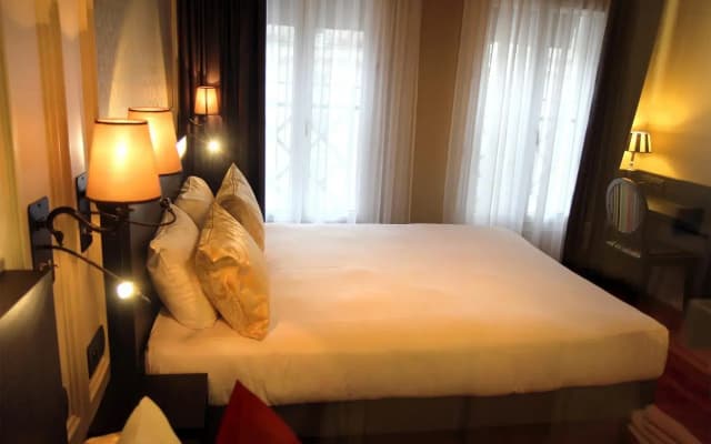 Le Montmartre Saint Pierre Hotel - photo 2