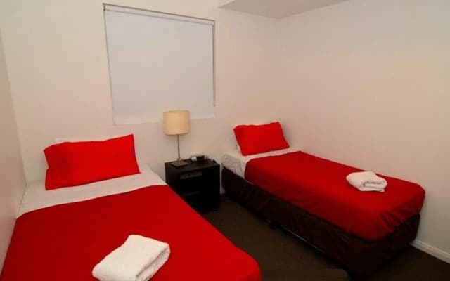 Albert Park Apartments - photo 3
