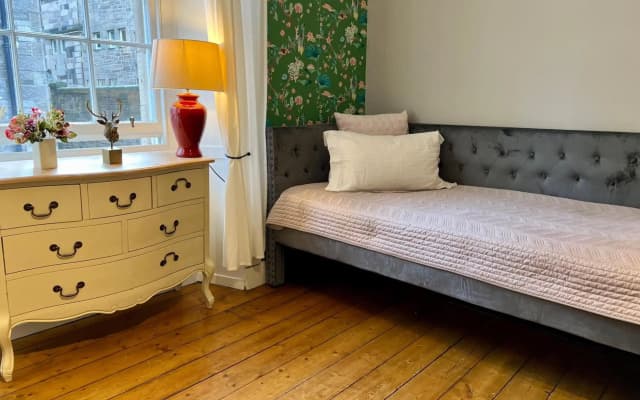 Old Town Centre Apartment 5 mins to Edinburgh Castle - photo 3