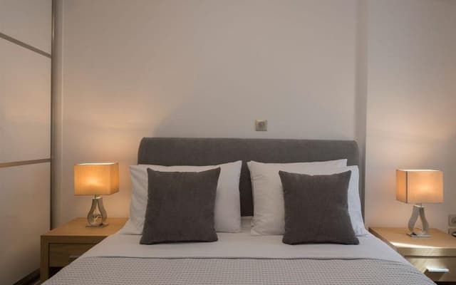 Petal Apartments - photo 4