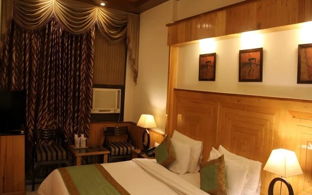 Wood Castle Hotel - photo 5