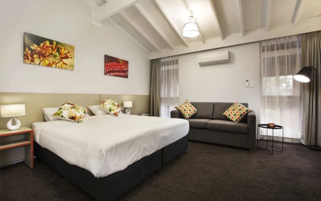 Nightcap at The Ranch Hotel - photo 5