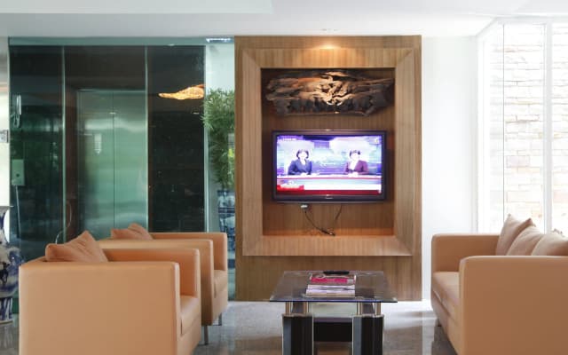L-Seven Hotel - photo 3