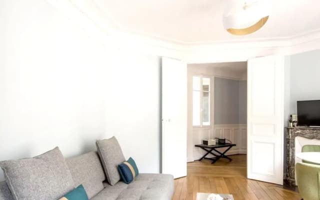 Apartment With one Bedroom in Paris, With Wifi - photo 2