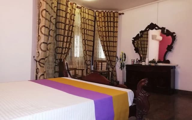 Royal Marine Inn - photo 2