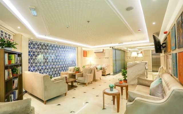 Oyyo Plaza Hotel - photo 2