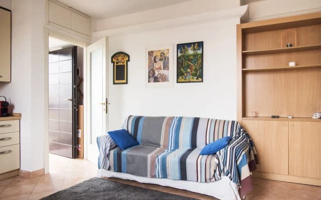 Typical Apartment on River Naviglio / Darsena - photo 2