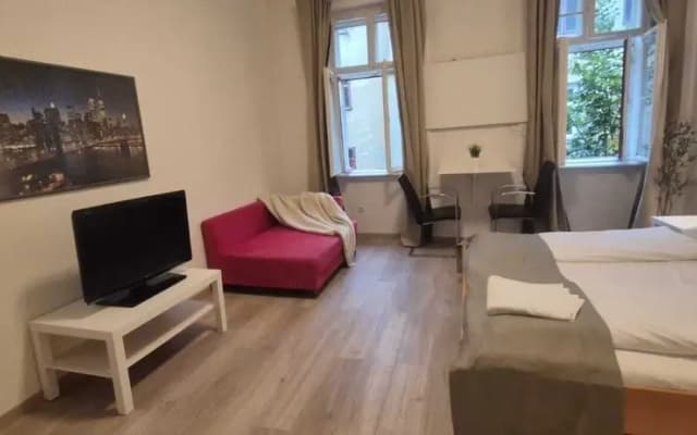 Charming 1BR Apt Near Central Vienna - photo 4