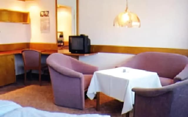 Hotel Ekazent Schönbrunn - photo 2