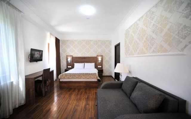 RK City Hotel - photo 4