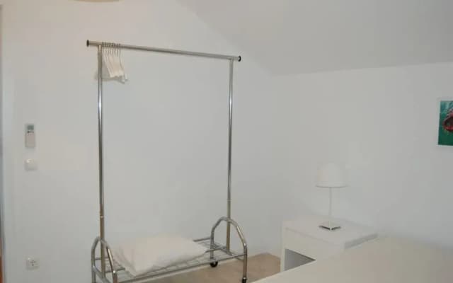 Wallis Apartments - photo 2
